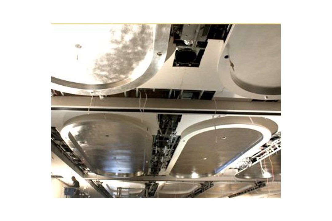 Gilding on ballroom coffers 450 sqms